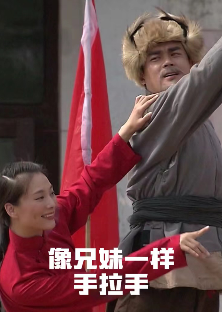 像兄妹一样手拉手